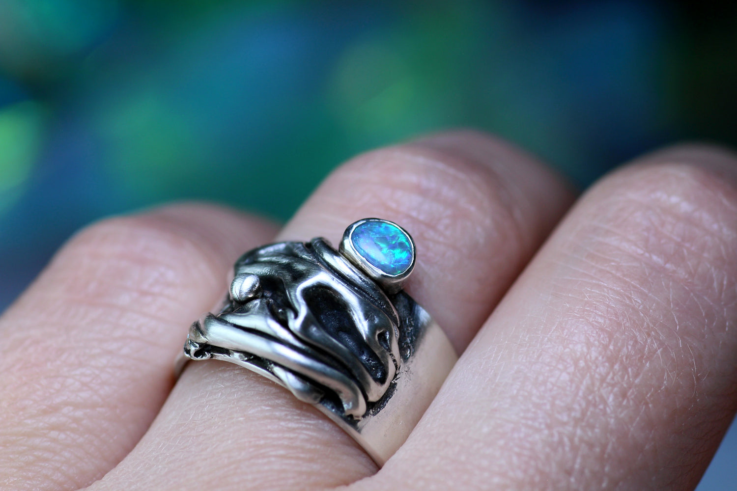 CORAL opal ring made of 925 silver in an artistic design · EU 57