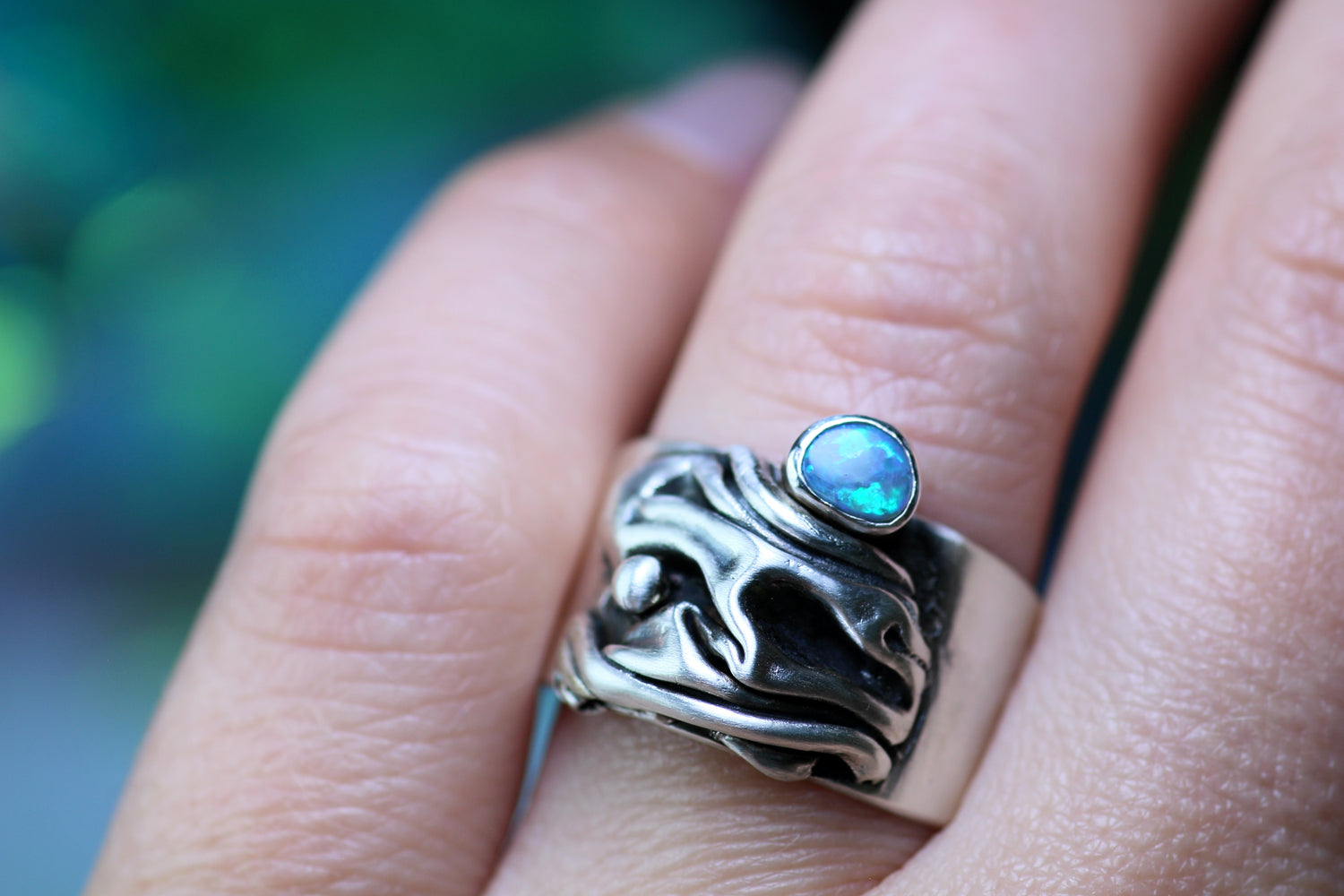 CORAL opal ring made of 925 silver in an artistic design · EU 57