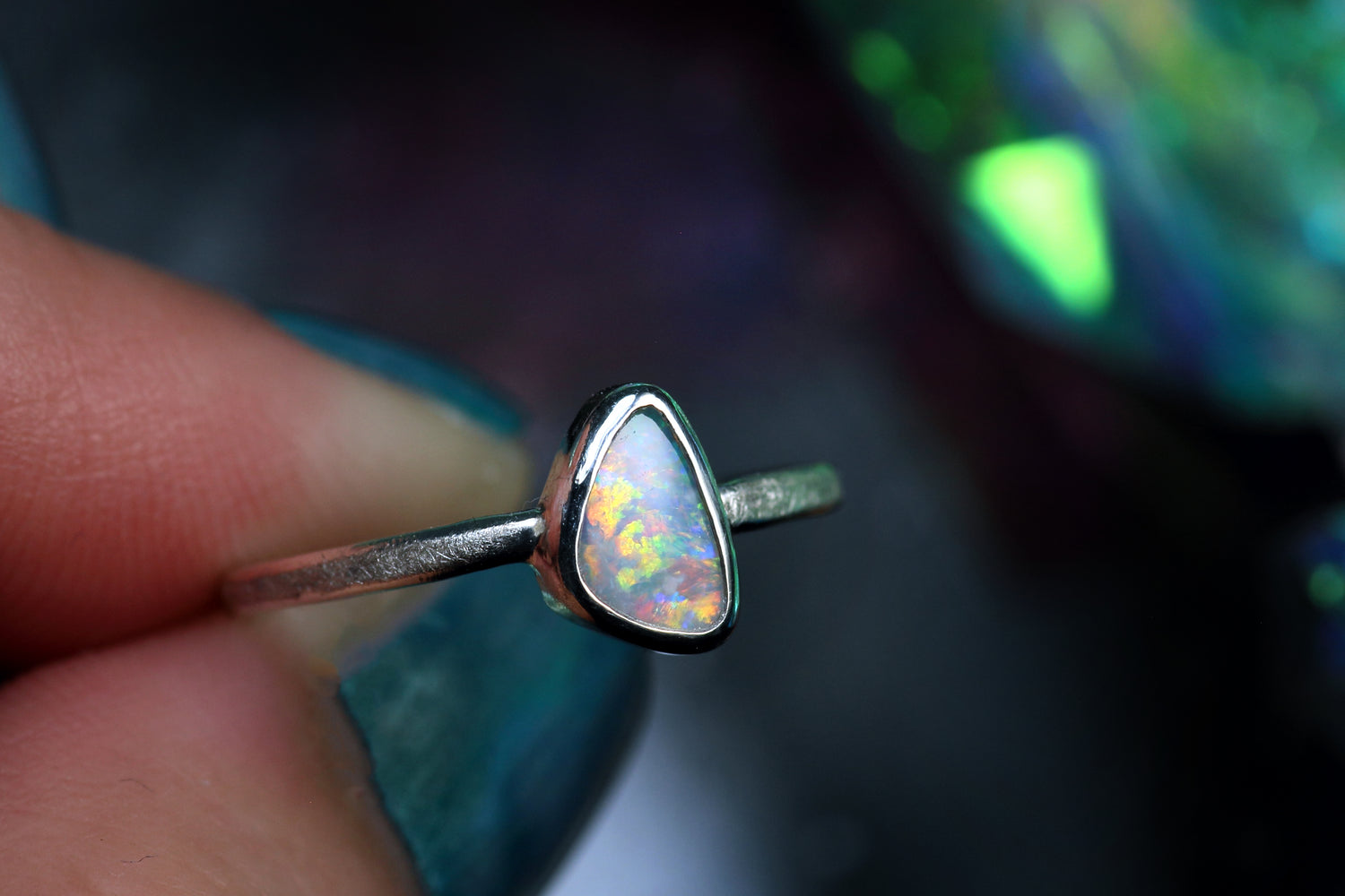 FLORES AMORIS Silberrring mit atemberaubenden australischem Opal – Handgemachter, einzigartiger Damenring · Ringgrösse EU 52 - 53