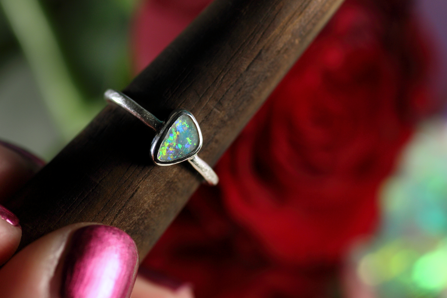 FLORES AMORIS Silberrring mit atemberaubenden australischem Opal – Handgemachter, einzigartiger Damenring · Ringgrösse EU 52 - 53