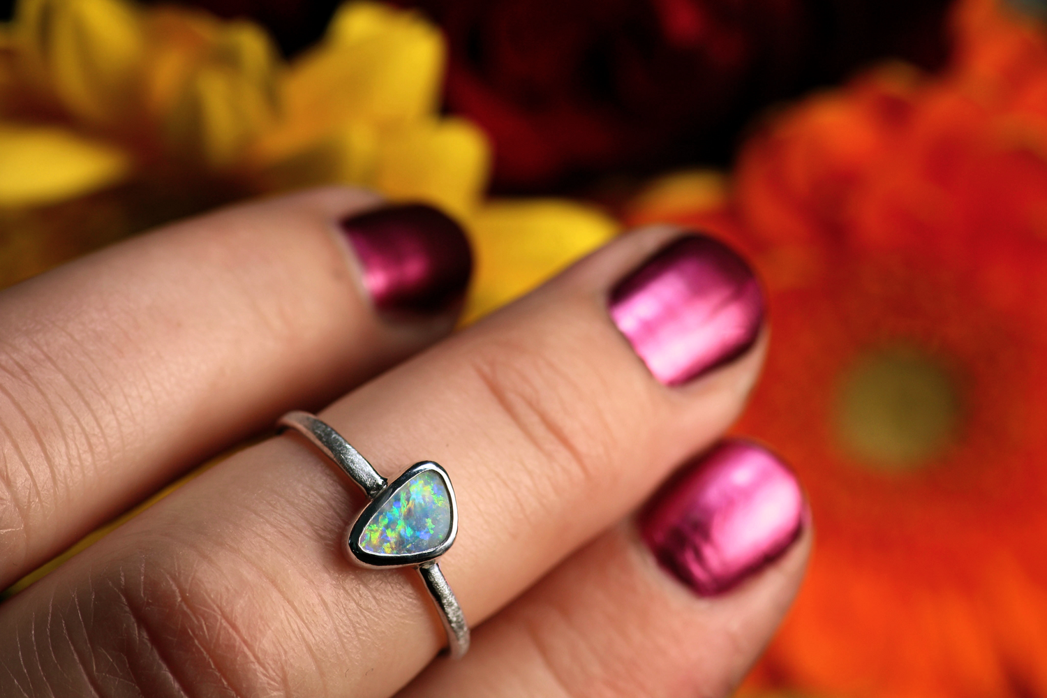 FLORES AMORIS Silberrring mit atemberaubenden australischem Opal – Handgemachter, einzigartiger Damenring · Ringgrösse EU 52 - 53