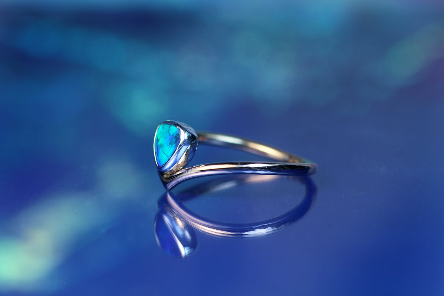 AURORA ETERNA bicolor ring in 18k rose gold with black opal in silver · EU 50 - 51