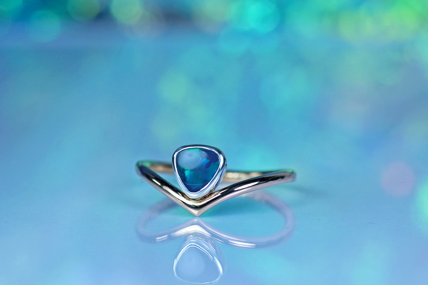 AURORA ETERNA bicolor ring in 18k rose gold with black opal in silver · EU 50 - 51
