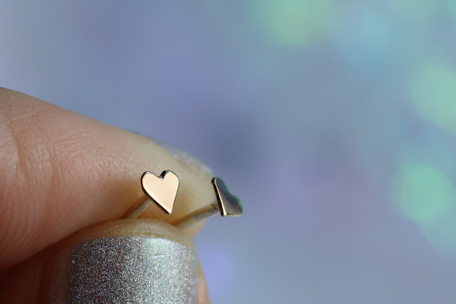 HERZ AUS GOLD Ohrrstecker aus Silber 925 mit 18K Rotgold Herzen – Handgemachte, einzigartige Ohrringe